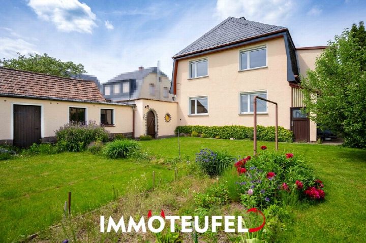 Viel Platz für die ganze Familie – Haus mit Potential, Garage & Nebengebäuden in Burgstädt in 09217 Burgstädt