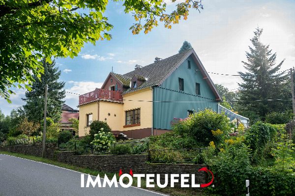 Naturidyll für Familien: Traumgarten im Erzgebirge, Kamin, Wintergarten und beheizter Pool inklusive